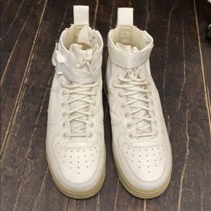 NIKE SF Air Force 1 “Mid Ivory” size 8.5